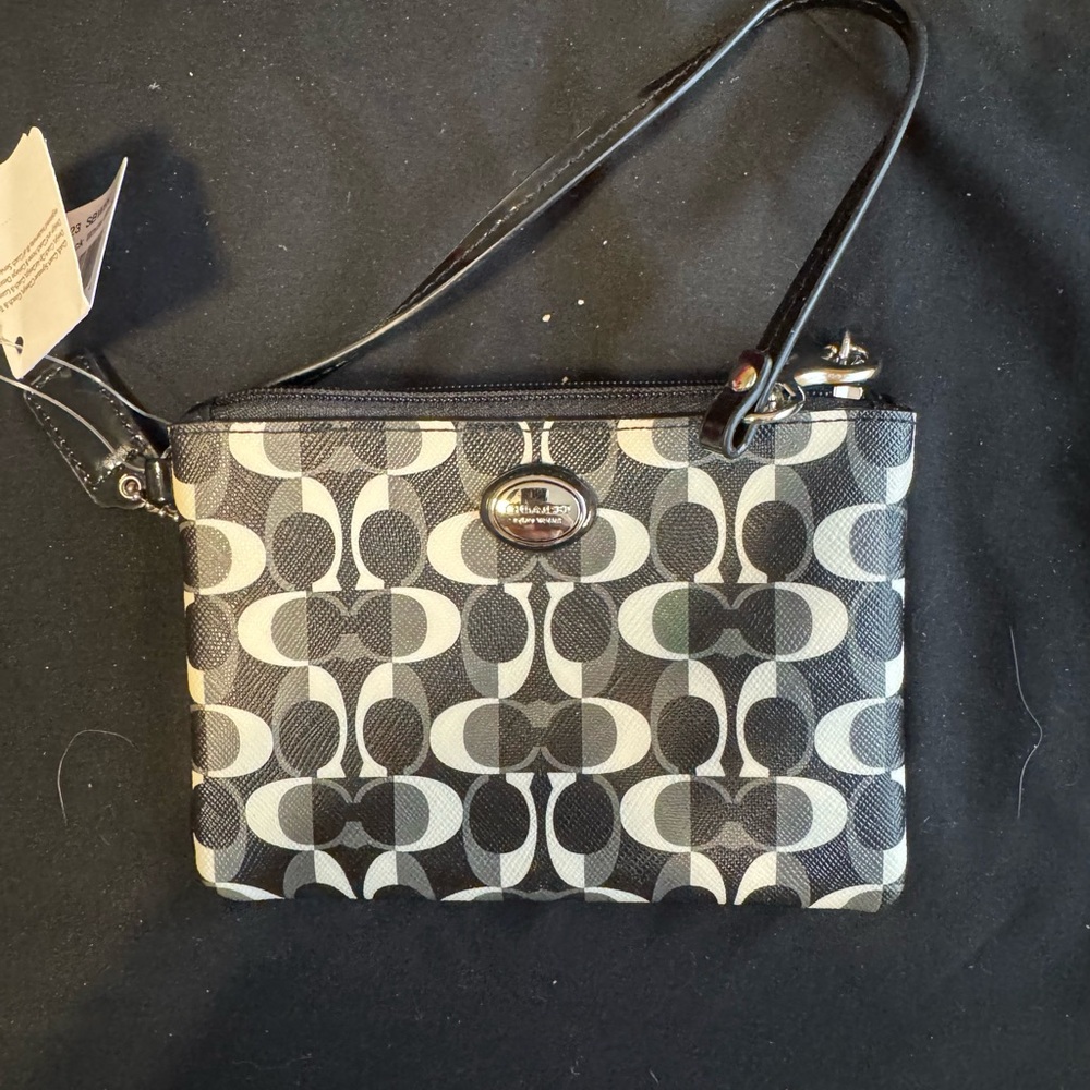 Coach Signature Black & White Wristlet F50523 – Small Zip Pouch